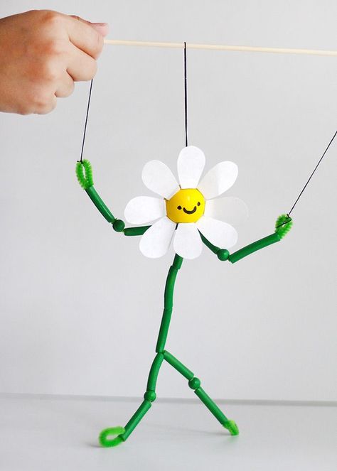 Dancing Daisy Pasta Puppet ⋆ Handmade Charlotte | #kidscrafts Puppets For Kids, Puppets Diy, Handmade Charlotte, Puppet Crafts, Puppet Making, Summer Crafts For Kids, Camping Crafts, Fun Crafts For Kids, Summer Crafts