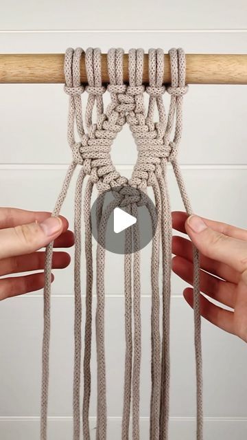 Macrame Square Knot Patterns, Macrame Diamond Pattern, Macrame Square Knot, Easy Macrame, Half Hitch Knot, Macrame Tutorials, Decorative Knots, Macrame Knots Pattern, Square Knot