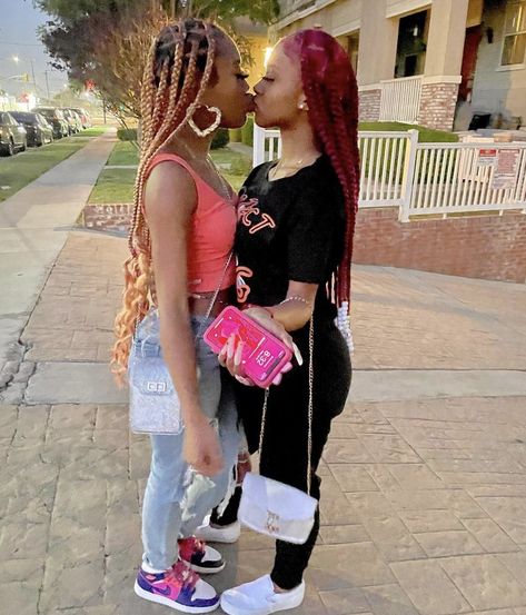 Bf And Girlfriend Pictures, Matching Pfp Couple Girlfriends Black, Black Les Couples Goals, Lesbian Couple Aesthetic Outfits, Black Girlfriend Goals, Girlfriend Goals Cute, Fem Lesbian, Black Couple Outfits, Best Friend Outfits