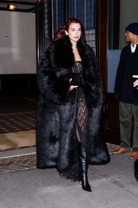 Mob Wife Fashion, Mob Outfit, Mob Wife Outfit, Burlesque Theme, Fur Outfit, Fur Coat Outfit, Wife Aesthetic, Western Outfits Men, Black Fur Coat