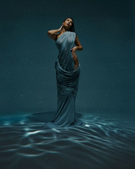 ancient gods 🌬️ Statue Photoshoot Ideas, Ethereal Goddess Aesthetic, Biblical Photoshoot, Water Photoshoot Studio, Roman Photoshoot, Greek Mythology Photoshoot, Greek God Photoshoot, Black Goddess Photoshoot, Aquarius Photoshoot Inspiration