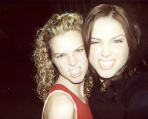 Sophia Bush And Hilarie Burton, Oth Cast, One Tree Hill Brooke, 2000s Tv Shows, Three Hills, One Tree Hill Cast, Hilarie Burton, Peyton Sawyer, Brooke Davis