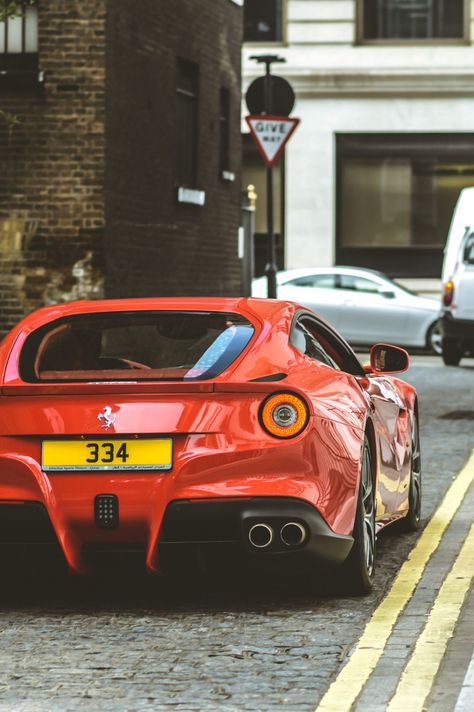 DriveDreams: Pinning Inspirational Car Moments Ferrari Berlinetta, Most Luxurious Car, Rolls Royce Car, Ferrari F12 Berlinetta, Ferrari F12berlinetta, F12 Berlinetta, Ferrari World, Car Luxury, Ferrari F12