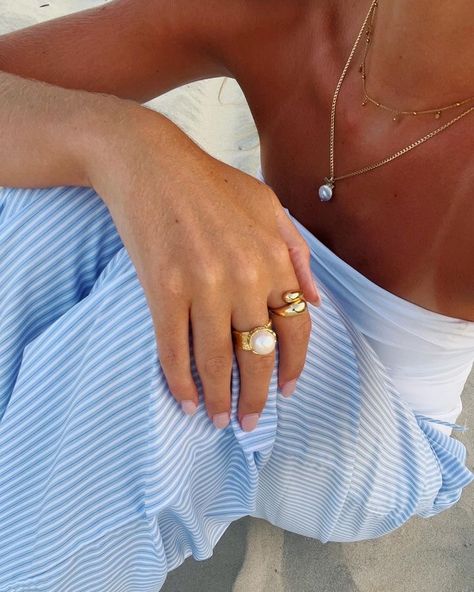 Vineyard Summer Aesthetic, Marthas Vineyard Summer, Jewelry Stack, Ocean Tropical, Hamptons Summer, Coastal Jewelry, Fancy Restaurants, Jeweled Shoes, Outfit Jewelry