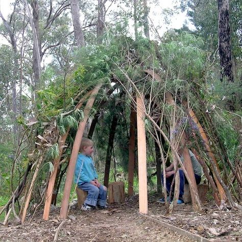 How to make a bush cubby play house | GardenDrum Bush Kindy Ideas, Twig Play House, Forest School Ideas Outdoor Play, Bush Kindy, Nature Cubby House, Forest School Outdoor Area, Wilderness Playground, Outdoor Forts, Kids Forts