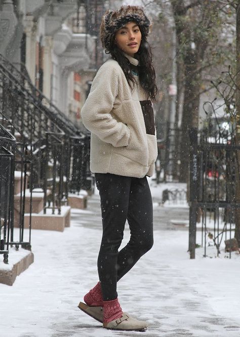 Related image Birkenstock With Socks Outfit, Clogs Outfit Winter, How To Wear Birkenstock Clogs, Birkenstock Outfit Winter, Birkenstock Outfit Fall, How To Wear Birkenstock, Boston Clogs Outfit, Birkenstock Clogs Outfit, Birkenstock Boston Outfit