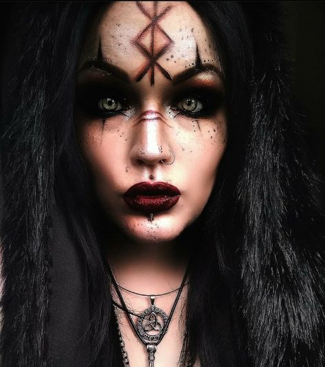 Pagan Makeup, Warrior Makeup, Viking Makeup, Witchy Makeup, Halloween Makeup Witch, Halloweenský Makeup, Holloween Makeup, Halloween Makeup Diy, Halloween Makeup Pretty