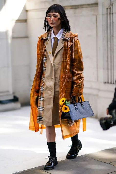 Raincoat Fashion, Collage Vintage, Popsugar Fashion, Uk Fashion, Popsugar, Trench Coats, Street Fashion, Duster Coat, Autumn Winter