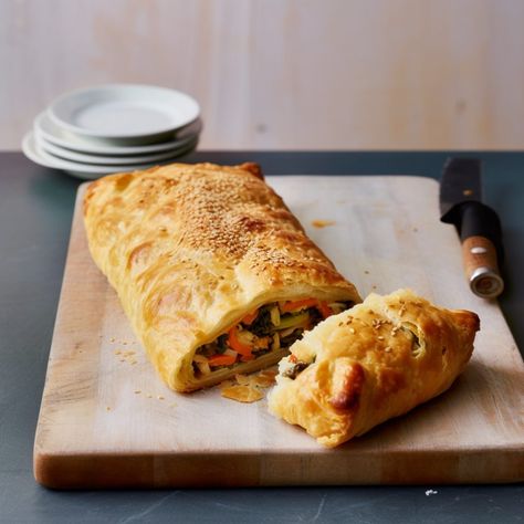 Vegetarian Wellington Christmas, Marry Berry Recipes, Vegetable Wellington, Vegetarian Wellington, Chestnut Mushrooms, Christmas Diner, Wellington Recipe, Christmas Roast, Savoury Pies