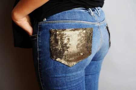 Style Me Quick – Glitter Jeans DIY Fashion Craft Diy Destroyed Jeans, Diy Sequin, Jean Diy, Diy Ripped Jeans, Sequin Jeans, Diy Fashion Projects, Diy Jeans, Diy Ombre, Fabulous Diy