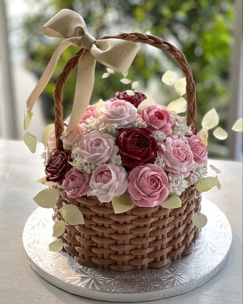 Bouquet Of Flowers Cake, Flower Basket Cake Designs, Cake Bouquet Flowers, Basket Of Flowers Cake, Flower Basket Cake, Cake For Birthday, Cake Basket, Basket Cake, Cake Bouquet