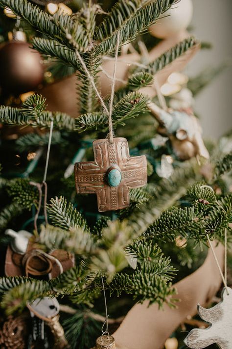 Western Christmas Decorations, Western Christmas Tree, Copper And Turquoise, Copper Ornaments, Boho Christmas Decor, Copper Christmas, Cowboy Christmas, Western Christmas, Boho Christmas