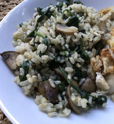 Recipe: Brown Rice with Mushrooms and Spinach - the perfect side dish! Rice With Mushrooms And Spinach, Brown Rice With Mushrooms, Rice With Mushrooms, Baby Spinach Recipes, Creamed Spinach Recipe, Mushrooms And Spinach, Spinach Rice, Brown Rice Recipes, Artichoke Chicken