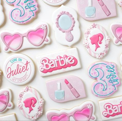 Barbie Cookie Ideas, Barbie Party Cookies, Barbie Sugar Cookies Royal Icing, Barbie Royal Icing Cookie, Barbie Themed Cookies, Barbie Cookies Birthdays, Barbie Birthday Cookies, Barbie Cookies Decorated, Barbie Sugar Cookies