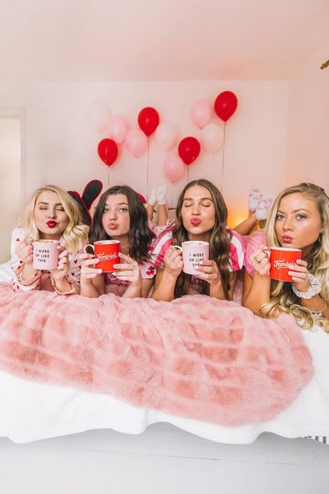 Best Rom Coms, Pijama Party, Valentine Photo Shoot, Party Photoshoot, Candle Bar, Galentines Party, Girls Night Party, Valentine Photo, Valentines Party