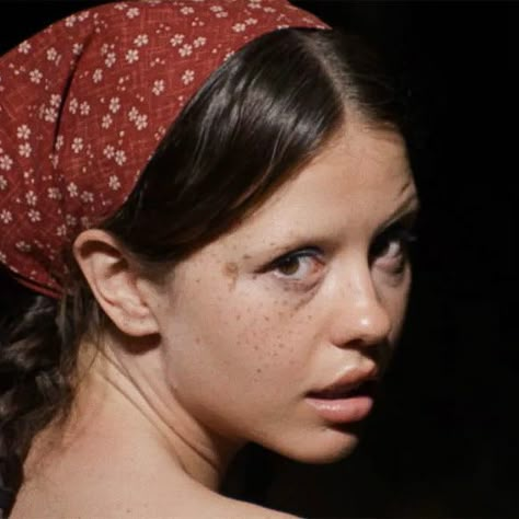 mia goth as maxine in x (2022) icon mine Maxine X Makeup, X 2022 Movie A24, Maxine Minx Icons, Maxine X A24, Maxine Minx Aesthetic, Mia Goth Makeup, Mia Goth X Movie, X Mia Goth, Mia Goth Icons