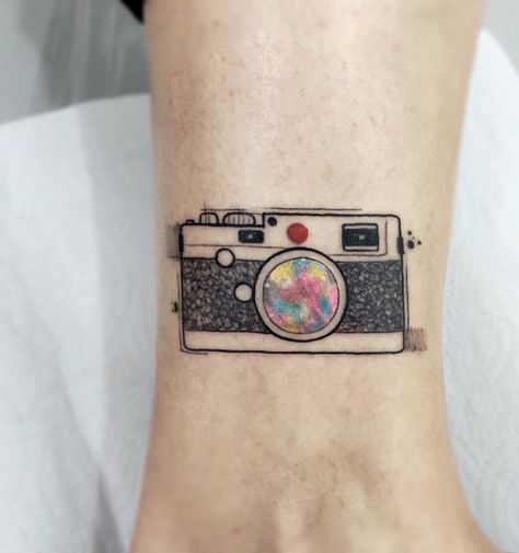 Camera Tattoos, Tatuagem Masculina Pequena, 16 Tattoo, Photography Tattoo, Camera Tattoo, Retro Tattoos, Tattoo Zeichnungen, Meaningful Tattoos For Women, Inspiration Tattoos