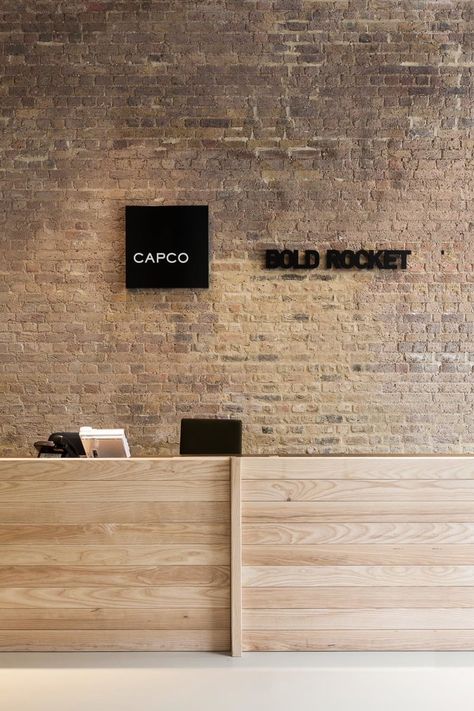 D+DS architecture office, Tom Fallon · Capco / Bold Rocket Offices Office Reception Desk Designs, Beauty Salon Interior Design, Reception Desk Office, Office Signage, Reception Desk Design, Lobby Reception, Office Lobby, Office Reception, Lobby Design