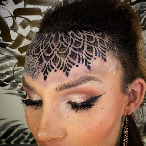 DerynTwelve 🌑 TenaciousTattoo on Instagram: “Forehead mandala for the lovely @mermaidsyndrome1 thanks petal! 🧡 #facetattoo #foreheadtattoo #blackworktattoo #dotworktattoo #blackworkers…” Forehead Dot Tattoo, Forehead Tattoo, Lotus Flower Art, Dot Tattoos, Head Tattoo, Face Tattoos, Dot Work Tattoo, Head Tattoos, Face Tattoo