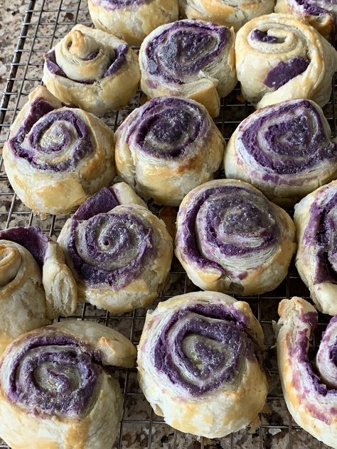 Puff pastry, ube halaya and egg for egg wash are the only ingredients you need for this recipe Ube Puff Pastry, Ube Buns, Taro Food, Ube Cupcake Recipe, Ube Bread, Asian Pastries, Ube Recipe, Ube Desserts, Filipino Bread Recipe