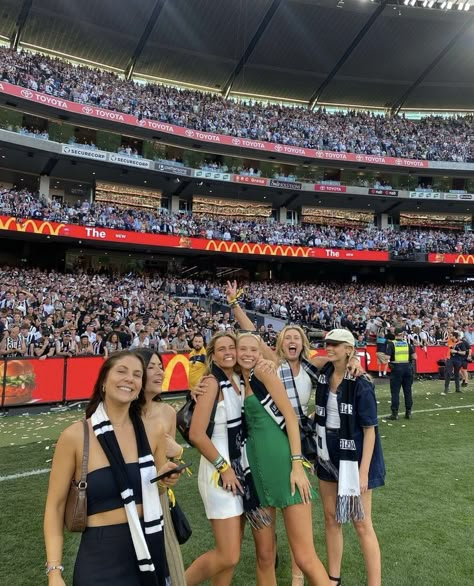 England Wags, Nhl Wag Aesthetic, Afl Wag Aesthetic, Afl Aesthetic, Aussie Puppies Aesthetic, Nick Daicos, Afl Collingwood, Carlton Blues, Running Aesthetic