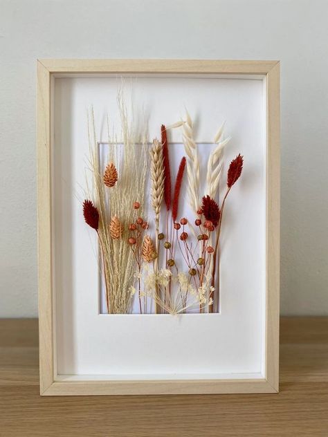 What to Do with Dried Flowers? 11 Creative Ideas for Your Home - Morella&Ulalume Dried Flowers Crafts, Dried Flowers Diy, Diy Fleur, Weihnachten Diy, Picture Gifts, Deco Floral, Dried Flower Arrangements, Décor Diy, Flowers Diy