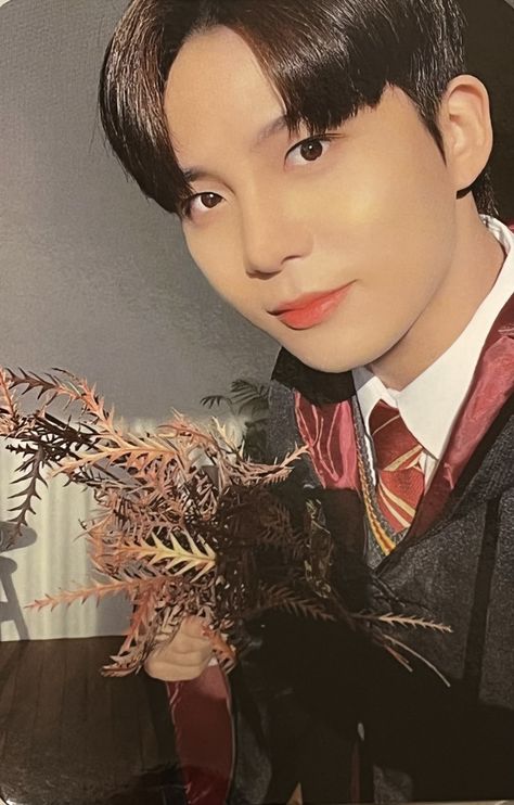 Ateez Harry Potter, Hogwarts Uniform, Theme Harry Potter, Kpop Idol, Hogwarts, Photo Cards, Fangirl, Harry Potter