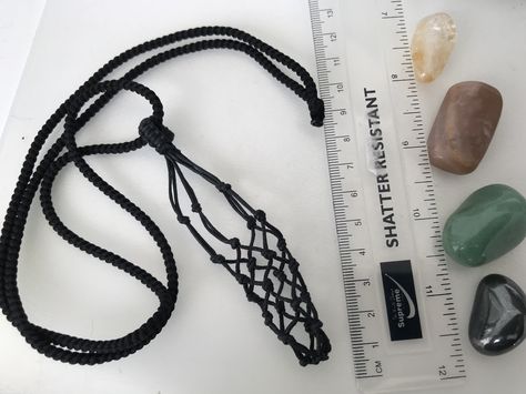 Black Interchangeable Crystal Stone Holder Netted Macrame Necklace https://www.etsy.com/ie/listing/562213891/black-interchangeable-crystal-stonehttps://www.etsy.com/ie/listing/562213891/black-interchangeable-crystal-stone Stone Holder Necklace, Cord Wrapping, Crystal Amulet, Frida Style, Crystal Jewelry Diy, Crystal Pouch, Kazuri Beads, Macrame Jewellery, Macrame Bracelet Patterns