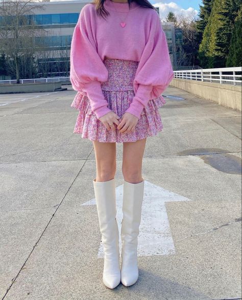 Emily Em Paris, White Girl Outfits, Outfit Botas, Gogo Dress, Fashion Girly, Preppy Fashion, Outfit 90s, Gogo Boots, Emily In Paris