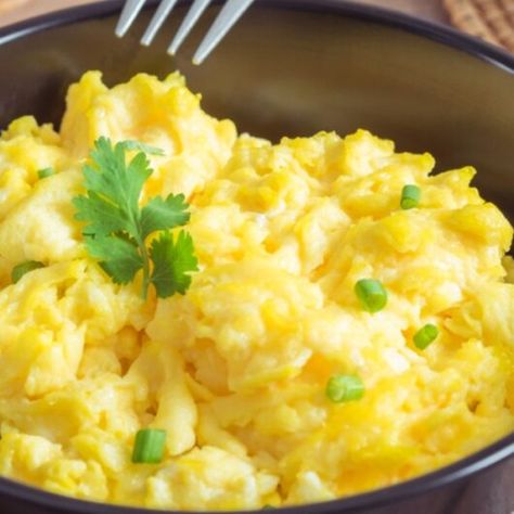 Gordon Ramsay Scrambled Eggs (Foolproof Recipe) Wet Scrambled Eggs, Gordon Ramsay Scrambled Eggs, Scrambled Eggs Recipe, Fool Proof Recipes, Gordon Ramsay, Breakfast Foods, Fresh Eggs, Breakfast Dishes, Scrambled Eggs