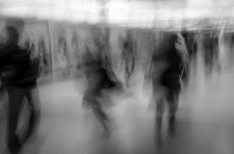 Lost Person Photography, Loss Of Memory Photography, Confusing Photography, Confusion Photography, Metaphorical Photography, Confused Photography, Oc Species, Confusion Art, Blurry Memories