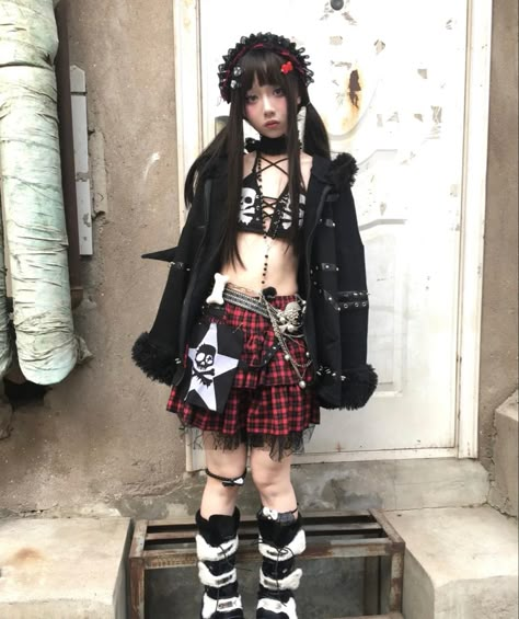 Aurelia Core, Gyaru Rokku, Cybergoth Outfits, Visual Kei Outfits, Japanese Alternative Fashion, Goshikku Gyaru, Dark Decora, Visual Kei Fashion, Outfits Alt