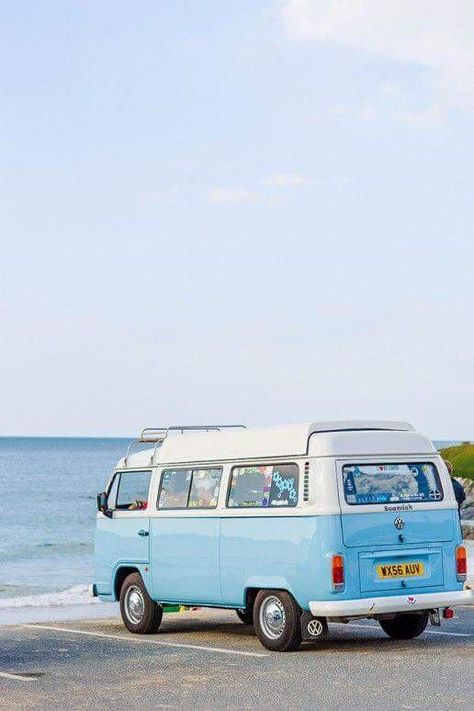 Campervan Aesthetic, Hiace Campervan, Cher Wallpapers, Toyota Hiace Campervan, Light Blue Vans, Vintage Vw Camper, Volkswagen Vans, Hippie Bus, Vw Vans