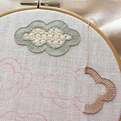 Brazilian Embroidery Stitches, Embroidery Stitches Tutorial, Brazilian Embroidery, Simple Embroidery, 자수 디자인, Sewing Embroidery Designs, Silk Ribbon Embroidery, Hand Embroidery Stitches, Embroidery Craft