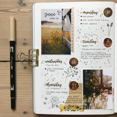 27 Messy Style bullet journals to make you feel totally normal | My Inner Creative Bullet Journal Vintage, Messy Style, Messy Handwriting, Scrapbook Disney, Album Journal, Desain Buklet, Bullet Journal Ideas, Bullet Journal Aesthetic, Bullet Journal Design Ideas