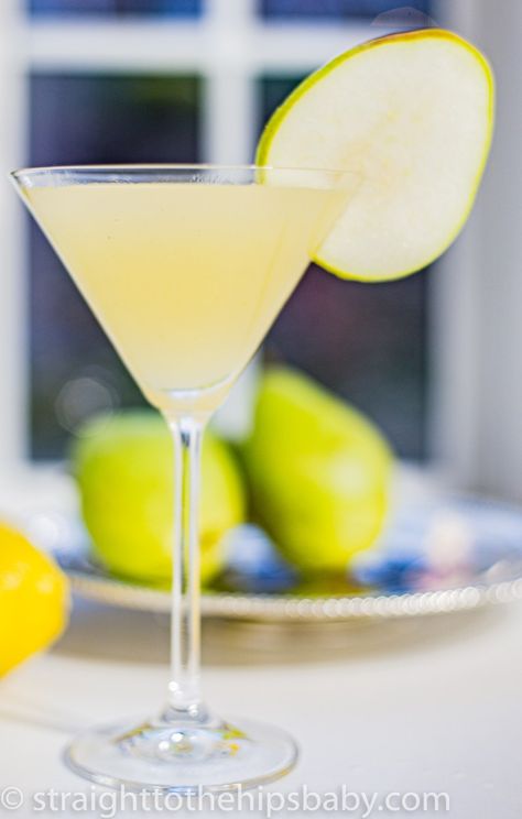 Pear Vodka Drinks, Pear Vodka Martini, Pear Martini Recipe, Pear Nectar, Party Beverages, Pear Martini, Pear Vodka, Cocktail Drinks Alcoholic, Martini Recipe