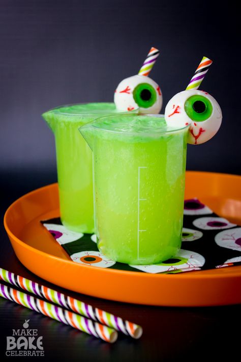 Slime Punch Slime Halloween, 90s Halloween Party, Fun Halloween Drinks, Halloween Punch Recipes, Halloween Punch, Fun Straws, Halloween Sprinkles, 90s Halloween, Cake Pop Sticks