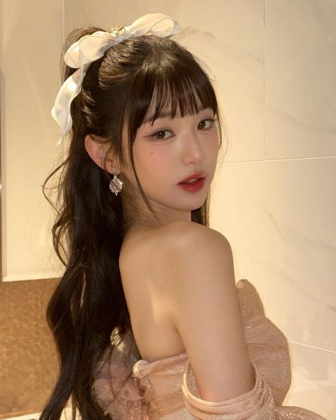 Wonyoung Ive Izone kpop pink pilates princess pretty Asian Eye Makeup, Korean Skincare, Korean Makeup, Ulzzang Girl, Instagram Update, Role Models, Korean Girl, K Pop, Asian Beauty