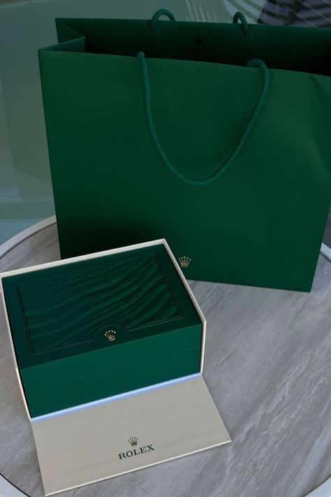 Men Watch Rolex Luxury, Rich Birthday Gifts, Rolex Box Gift, Rolex Packaging, Luxury Gifts Aesthetic, Rolex Gift, Rolex Aesthetic, My Dark Romeo, Luxury Gift For Men