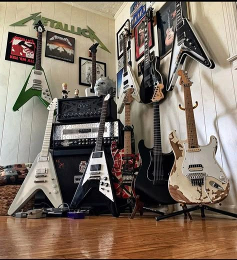 Guitarist Room, Guitar Aesthetic, Man Cave Room, Rockstar Aesthetic, Electric Guitar Design, Guitar Obsession, Rockstar Gf, Cool Electric Guitars, Guitar Collection