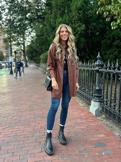 Autumn Outfits In Canada, Upstate Ny Outfits, Boston Attire Fall, Spring Outfits England, Norway September Outfits, New England Outfit Spring, England Clothes Style, What To Wear In England In May, East Coast Spring Outfits