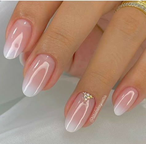 Unghie Sfumate, Pink Ombre Nails, French Manicure Nails, Subtle Nails, Fancy Nails Designs, Ombre Nail Designs, Pretty Nail Art, Oval Nails, Bridal Nails