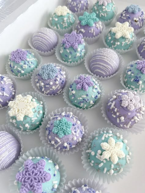 Frozen Elsa Food Ideas, Frozen Sweet Table Ideas, Disney Frozen Cupcake Ideas, Frozen Cake Balls, Elsa Dessert Table, Frozen Birthday Desserts, Purple Frozen Birthday Party, Elsa Treats, Winter Onederland Party Girl Purple