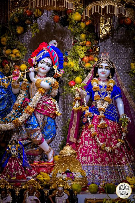 Radhe Krishna Photo, Radha Krishna Art Beautiful, Danish Image, Iskcon Krishna, Cartoon Love Photo, Lord Photo, Lord Krishna Hd Wallpaper, Goddess Artwork, Krishna Photo