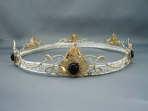 Chapter 8 p2 - coronets worn in the middle ages that signifies wealth/class Medieval Crown, Jewelry Design Inspiration, Medieval Jewelry, Jewelry Tags, Popular Jewelry, Celtic Jewelry, Hip Hop Jewelry, Fantasy Jewelry, Tiaras And Crowns