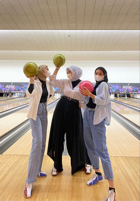 Bowling Outfit, Canada Fashion, Asthetic Picture, Hijab Outfit, Bowling, Fashion Ideas, Pants, Quick Saves, Trousers