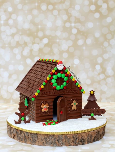 Christmas House Cake, Decadent Christmas Desserts, Beauty And The Beast Wedding Cake, Graham Cracker Gingerbread House, Chocolate House, Best Christmas Desserts, Desserts Christmas, Edible Decorations, Christmas Apps