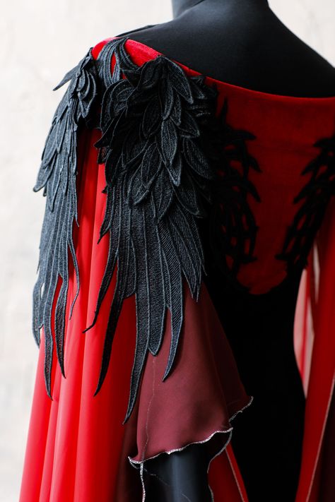 Red And Black Viking Wedding Dress, Fantasy Gowns Warriors Dragon, Red Fantasy Outfit, Dark Fae Costume, Red Fantasy Gown, Dark Fantasy Dress, Red Fantasy Dress, Fantasy Gowns Warriors, Ren Faire Dress