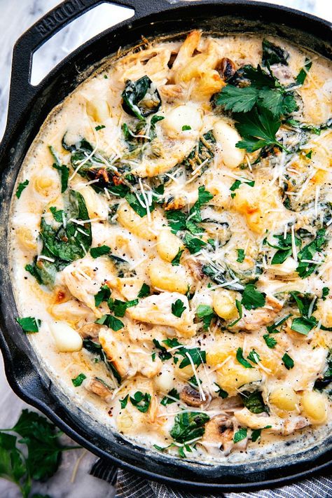 17 One-Pot Spring Dinners That Go Way Beyond Pasta via Brit + Co Spinach Gnocchi, Spring Recipes Dinner, Creamy Chicken Recipes, Chelsea's Messy Apron, Chicken Gnocchi, One Pan Chicken, Diner Recept, Spring Dinner, Chicken And Spinach