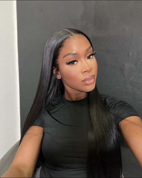 Side Part Wig No Baby Hair, Straight Hair Wigs For Black Women, Baddie Makeup Black Women, Wig No Baby Hair, Twisted Hair, Mode Tips, Brown Skin Makeup, Raw Hair, Baddie Hairstyles